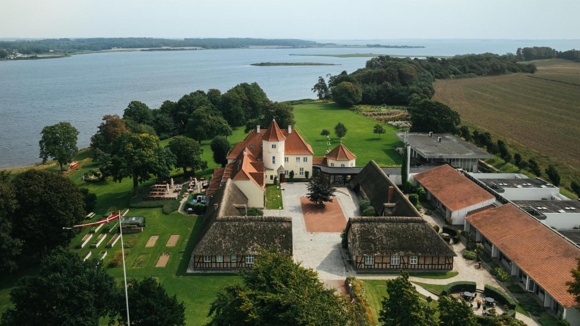 Gl. Avernaes Sinatur Hotel & Konference Ebberup エクステリア 写真
