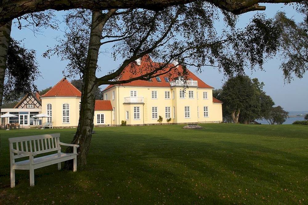 Gl. Avernaes Sinatur Hotel & Konference Ebberup エクステリア 写真