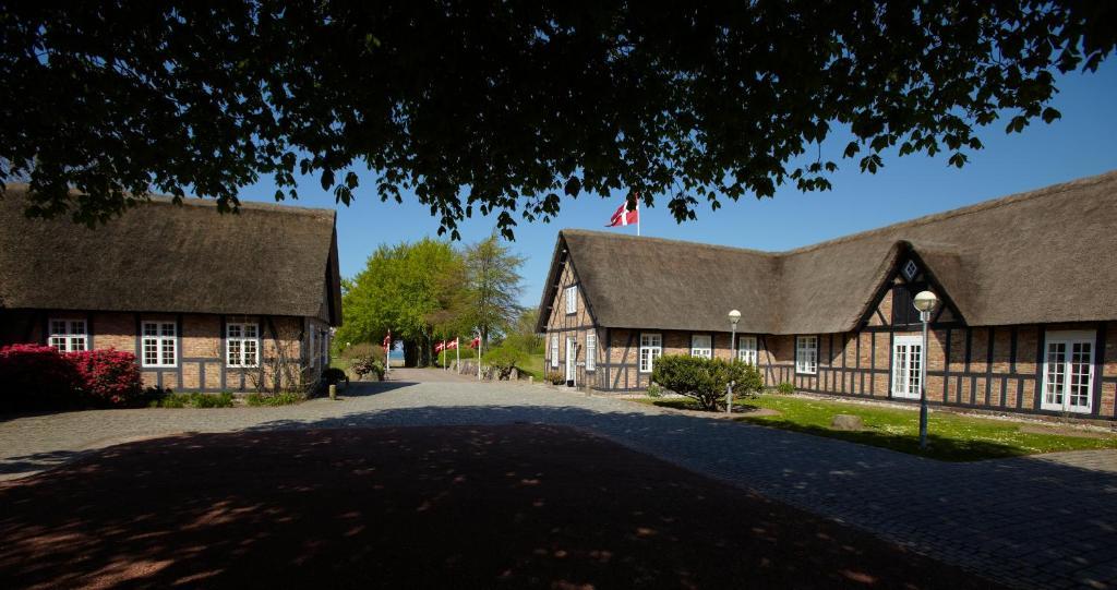 Gl. Avernaes Sinatur Hotel & Konference Ebberup エクステリア 写真