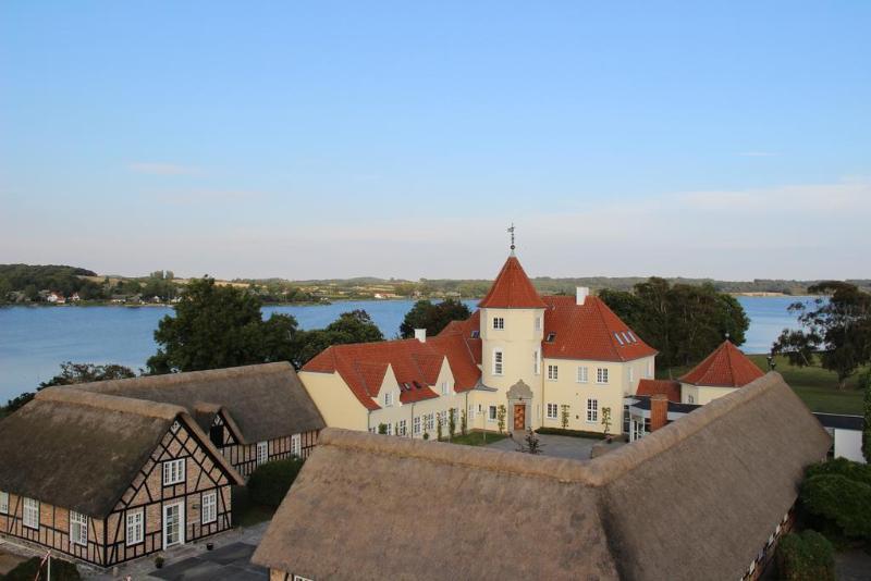 Gl. Avernaes Sinatur Hotel & Konference Ebberup エクステリア 写真
