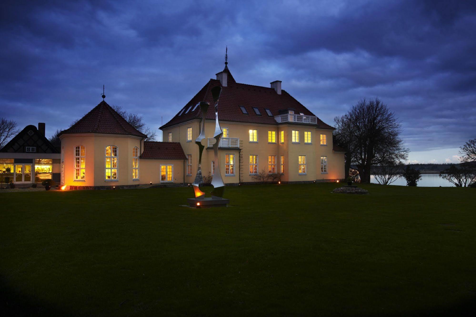 Gl. Avernaes Sinatur Hotel & Konference Ebberup エクステリア 写真